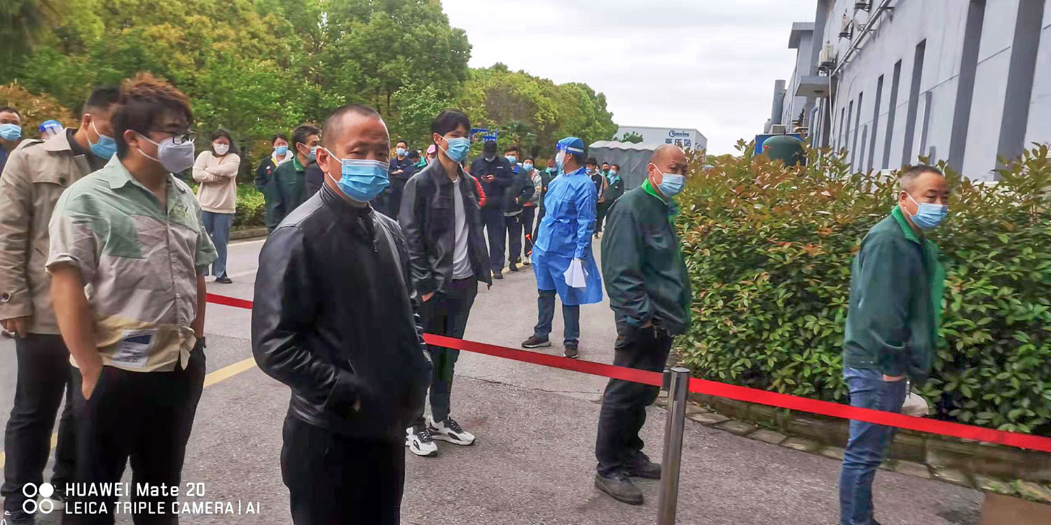 1651211276390582S2P2.jpg 有序排隊(duì)等待.jpg